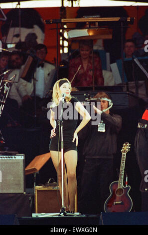 John Lennon Scholarship Concert tenu à Pier Head, Liverpool. Samedi 5 mai 1990. Kylie Minogue Banque D'Images