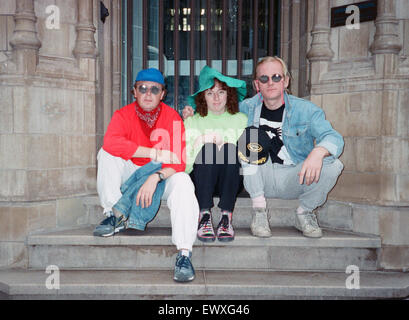 Acid House music fans se rassemblent à la Hummingbird club de nuit à Birmingham. 9e juillet 1989. Banque D'Images