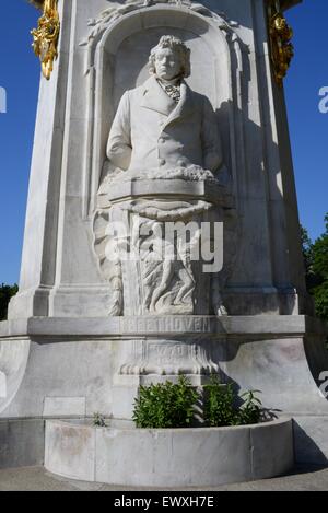 Ludwig van Beethoven d'un côté du monument des compositeurs baroques à trois côtés du parc Tiergarten, Berlin, Allemagne Banque D'Images