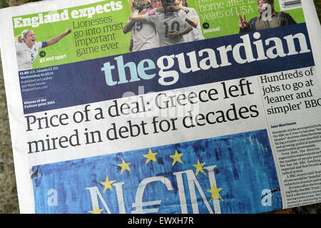 Guardian titre avant le référendum le 1er juillet 2015 'prix d'un deal : gauche Grèce embourbée dans la dette pour des décennies". Banque D'Images