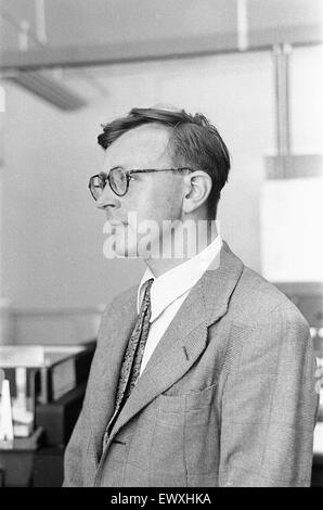 Daily Mirror Ruggles fonctionnalité sur le l'équipe au National Physical Laboratory, Teddington, développer le moteur de calcul automatique appelé le pilote ACE. Le pilote a couru son premier programme ACE le 10 mai 1950 et a été montré à la presse en décembre 20 01 Banque D'Images