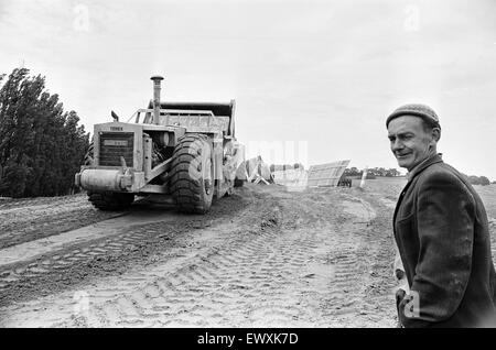 La construction de l'autoroute M4, juin 1970. Lecture Banque D'Images