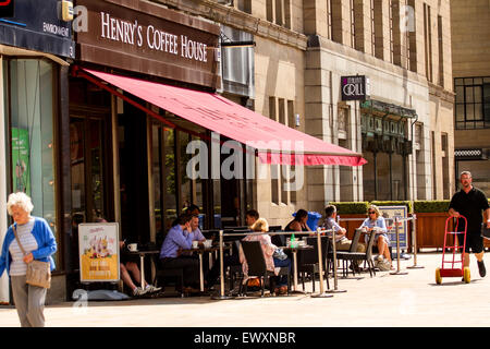 Dundee, Écosse, Royaume-Uni. 2 juillet, 2015. Météo : canicule arrive à Dundee. Des conditions plus sèches avec éclaircies autour de début d'après-midi . Averses isolées seront ensuite développer sentiment assez chaud et très humide. Température Maximum 22°C. 13°C Humidité et la hausse avec parfois des orages électriques se développant plus tard dans la journée. Credit : Dundee Photographics/Alamy Live News Banque D'Images