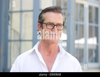 Munich, Allemagne. 07 juillet, 2015. L'acteur britannique Rupert Everett pose lors d'un événement de la Bavière FilmFernsehFonds (FFF) dans le cadre du 33e Festival du Film de Munich à Munich, 02 juillet 2015. Photo : Tobias HASE/dpa dpa : Crédit photo alliance/Alamy Live News Banque D'Images