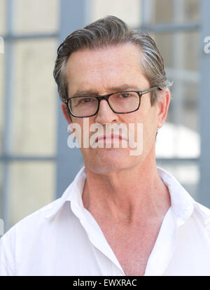 Munich, Allemagne. 07 juillet, 2015. L'acteur britannique Rupert Everett pose lors d'un événement de la Bavière FilmFernsehFonds (FFF) dans le cadre du 33e Festival du Film de Munich à Munich, 02 juillet 2015. Photo : Tobias HASE/dpa dpa : Crédit photo alliance/Alamy Live News Banque D'Images