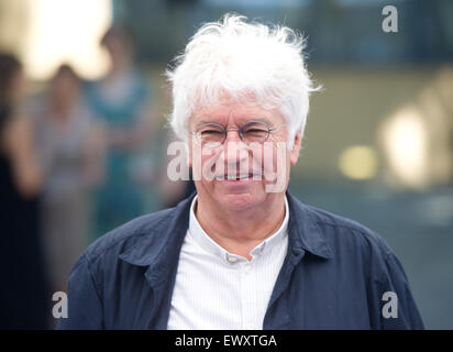 Munich, Allemagne. 07 juillet, 2015. Le réalisateur français Jean-Jacques Annaud pose lors d'un événement de la Bavière FilmFernsehFonds (FFF) dans le cadre du 33e Festival du Film de Munich à Munich, Allemagne, 02 juillet 2015. Photo : Tobias HASE/dpa/Alamy Live News Banque D'Images