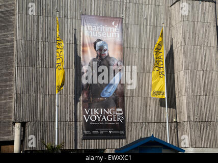 Annonce pour voyager Viking exposition au National Maritime Museum Falmouth, Cornwall, England, UK Banque D'Images