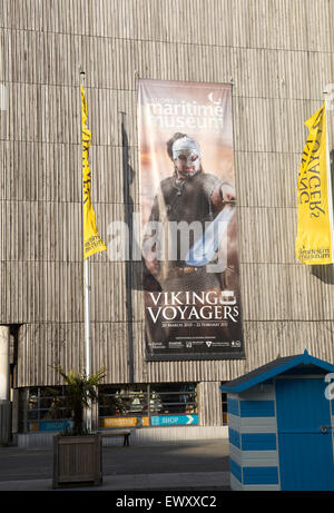 Annonce pour voyager Viking exposition au National Maritime Museum Falmouth, Cornwall, England, UK Banque D'Images