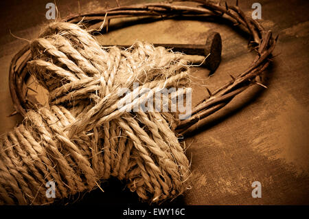 Libre d'une représentation de la couronne d'Épines du Christ Jésus et de l'ongle, et une corde cross Banque D'Images