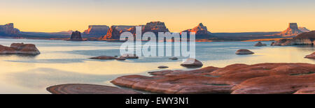 Padre Bay, du Cookie Jar Butte. Le lac Powell, Utah, USA Banque D'Images