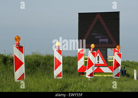 Bulletin board numérique d'annoncer les travaux routiers Banque D'Images