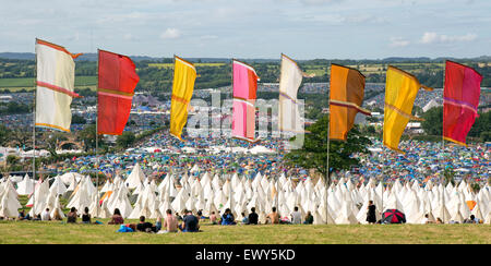 Drapeaux et Tipis Glastonbury Festival UK Banque D'Images