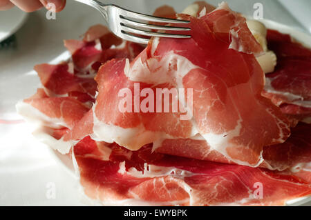 L'Italie, l'Emilie Romagne, Zibello Culatello, Raw typique Jambon Italien, Restaurant La Buca Banque D'Images