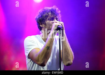 Manchester, UK. 2 juillet, 2015. Chanteur-compositeur-Paolo Nutini effectue un live pour vendre la foule sur la première nuit de l'été dans la ville de Manchester, Manchester 2015 Castlefields. Photo : Alamy Live News/Simon Newbury. Banque D'Images