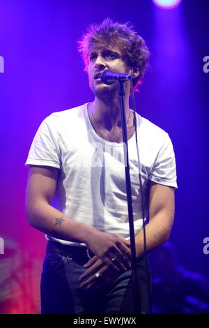 Manchester, UK. 2 juillet, 2015. Chanteur-compositeur-Paolo Nutini effectue un live pour vendre la foule sur la première nuit de l'été dans la ville de Manchester, Manchester 2015 Castlefields. Photo : Alamy Live News/Simon Newbury. Banque D'Images