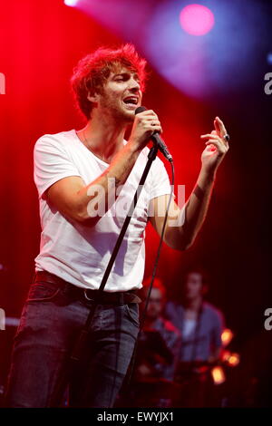 Manchester, UK. 2 juillet, 2015. Chanteur-compositeur-Paolo Nutini effectue un live pour vendre la foule sur la première nuit de l'été dans la ville de Manchester, Manchester 2015 Castlefields. Photo : Alamy Live News/Simon Newbury. Banque D'Images