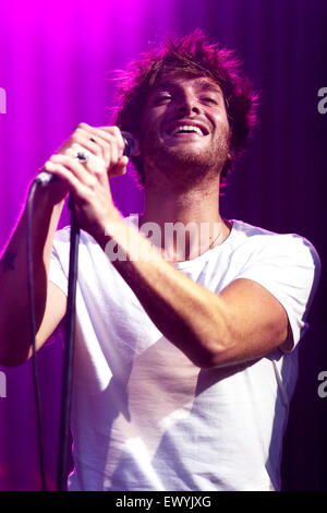 Manchester, UK. 2 juillet, 2015. Chanteur-compositeur-Paolo Nutini effectue un live pour vendre la foule sur la première nuit de l'été dans la ville de Manchester, Manchester 2015 Castlefields. Photo : Alamy Live News/Simon Newbury. Banque D'Images