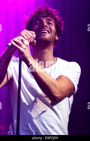 Manchester, UK. 2 juillet, 2015. Chanteur-compositeur-Paolo Nutini effectue un live pour vendre la foule sur la première nuit de l'été dans la ville de Manchester, Manchester 2015 Castlefields. Photo : Alamy Live News/Simon Newbury. Banque D'Images