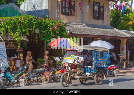 Main street, Luang Prabang, Laos Banque D'Images