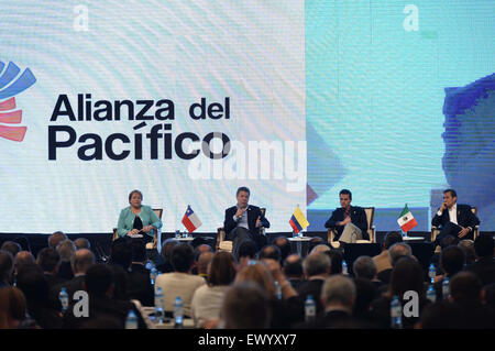 Paracas, Pérou. 2 juillet, 2015. (L-R) La présidente du Chili Michelle Bachelet, le président colombien Juan Manuel Santos, le président mexicain Enrique Pena Nieto et le président du Pérou Ollanta Humala, assister à la 10ème sommet de l'Alliance du Pacifique à Paracas, Pérou, le 2 juillet 2015. © Luis Camacho/Xinhua/Alamy Live News Banque D'Images