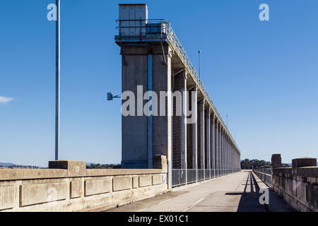 Hume Dam, au frontière de Nouvelles Galles du Sud et Victoria, Australie Banque D'Images