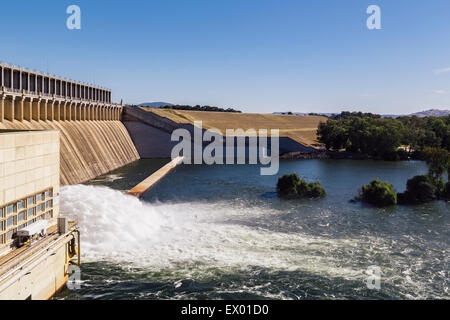 Hume Dam, au frontière de Nouvelles Galles du Sud et Victoria, Australie Banque D'Images