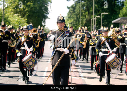 Band of the Royal Logistics Corp marchant à l'Adieu à la garnison Festival, Bordon, Hampshire, Royaume-Uni. Samedi 27 Juin 2015 Banque D'Images