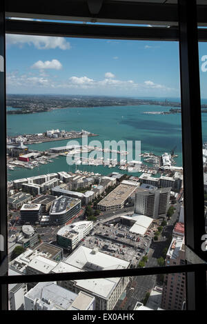 Vue sur Auckland City à partir de l'observation dans l'étage Skytower, Nouvelle-Zélande Banque D'Images