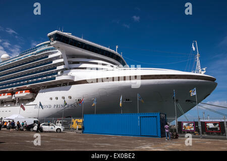 Diamond Princess bateau de croisière à quai à Auckland Nouvelle Zélande, prêts à embarquer pour un voyage en Australie. Banque D'Images