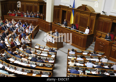 Kiev, Ukraine. 3 juillet, 2015. Martin Schulz, président du Parlement européen s'adressant à l'parlement ukrainien, à Kiev, Ukraine, 03 juillet 2015. Martin Schulz est arrivé à Kiev pour une visite officielle. Crédit : Serg Glovny/ZUMA/ZUMAPRESS.com/Alamy fil Live News Banque D'Images