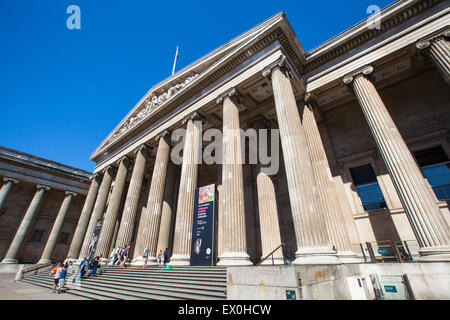 Londres, Royaume-Uni - 30 juin 2015 : La magnifique façade de la British Museum de Londres, le 30 juin 2015. Banque D'Images