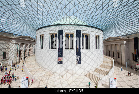 Londres, Royaume-Uni - 30 juin 2015 : Le magnifique Grand Hall du British Museum de Londres le 30 juin 2015. Banque D'Images