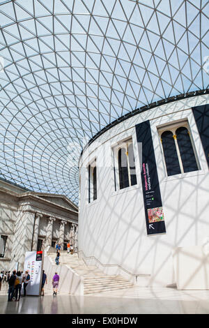 Londres, Royaume-Uni - 30 juin 2015 : Le magnifique Grand Hall du British Museum de Londres le 30 juin 2015. Banque D'Images