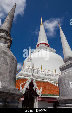 Chedi de Wat Phra Mahathe Woramahawihan, un ancien temple bouddhiste à Nakhon si Thammarat, Thaïlande. Banque D'Images