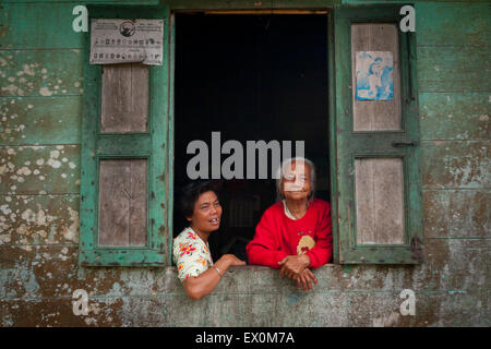 Portrait environnemental des femmes villageois du village de Nauli, Sitahuis, Central Tapanuli, Nord de Sumatra, Indonésie. Banque D'Images