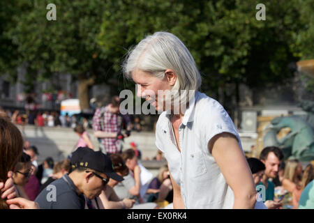 Trafalgar Square, Londres, Royaume-Uni, le 3 juillet 2015. Don Giovanni.Le Royal Opera House présente un rendement du dépistage de Don Giovanni.Cast : Christopher Maltman, Dorothea Roschmann, Rolando Villazon, et Albina Shagimuratova.Dessins de Es Devlin. Credit : Danny Charlette/Alamy Live News Banque D'Images