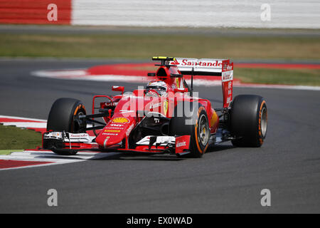 Towcester, UK. 3 juillet, 2015. KIMI RAIKKONEN de Finlande et la Scuderia Ferrari durs au cours de la deuxième séance d'essais libres de la Formule 1 2015 Grand Prix de Grande-Bretagne à Silverstone Circuit dans Towcester, Royaume-Uni. Credit : James/Gasperotti ZUMA Wire/Alamy Live News Banque D'Images