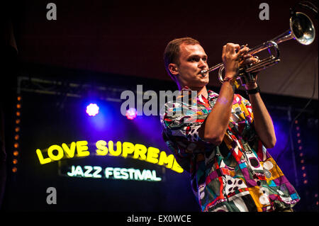 Glynde Place, Sussex, UK. 06Th Juillet, 2015. Love Supreme Jazz Festival. Le premier jour du festival, Brass Funkeys effectuer live dans l'arène tente. Credit : Francesca Moore/Alamy Live News Banque D'Images