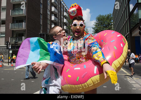 Costumes colorés à la parade de la fierté LGBT à Londres. Banque D'Images