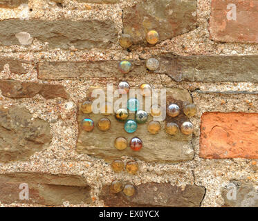 Affichage des perles de verre à Taperly Park, le développement durable demeure seigneuriale à Instow, près de Bideford, sur la côte nord du Devon. Banque D'Images