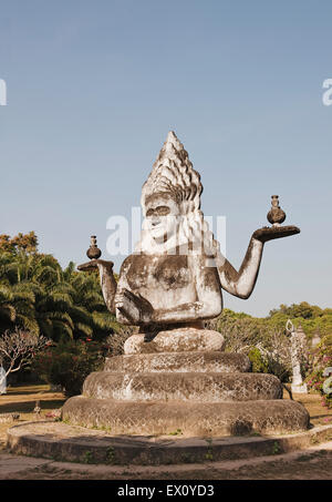 Statues de béton à Xieng Khuan (Bouddha Park), Vientiane, Laos P.D.R. Buddha Park a été créé par Luang Pou Bounlua Soulilat. Banque D'Images