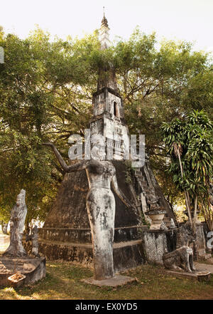 Statues de béton à Xieng Khuan (Bouddha Park), Vientiane, Laos P.D.R. Buddha Park a été créé par Luang Pou Bounlua Soulilat. Banque D'Images