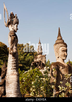 Statues de béton à Xieng Khuan (Bouddha Park), Vientiane, Laos P.D.R. Buddha Park a été créé par Luang Pou Bounlua Soulilat. Il Banque D'Images