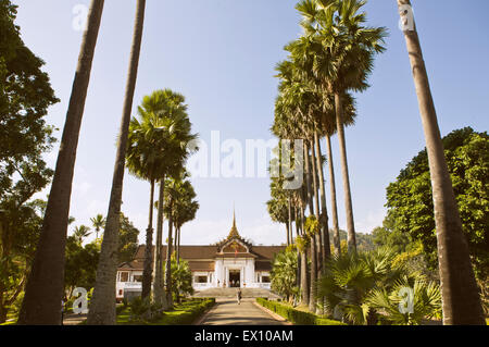 L'entrée du Musée National de Luang Prabang (aussi connu sous le nom de Musée du Palais Royal). Luang Prabang. Laos Banque D'Images