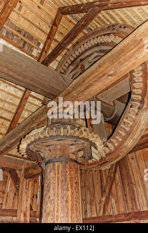 À l'intérieur de moulin à Tokarnia musée en plein air, Pologne Banque D'Images