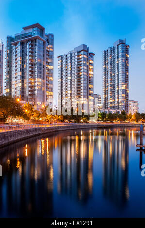 Appartement résidentiel de tours dans le quartier de Yaletown de Vancouver. Horizon Immobilier à Vancouver. Banque D'Images