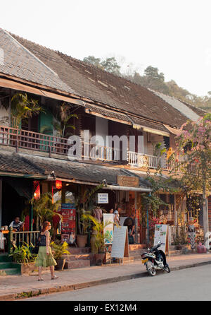 Sakkarin Road, le principal frein à l'aube. Luang Prabang, Laos. Banque D'Images