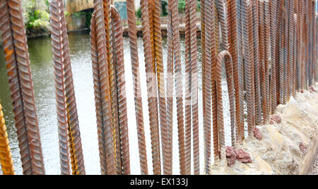 Close up de barres d'acier dans un chantier de construction Banque D'Images