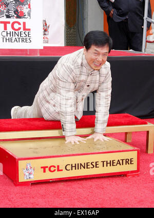 Jackie Chan à la Jackie Chan, main et pied Imprimer Cérémonie à l'Théâtre chinois de Grauman à Hollywood. Banque D'Images