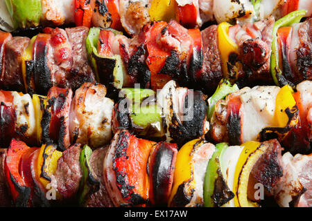 Stock image boeuf grillé brochettes de poulet et Banque D'Images